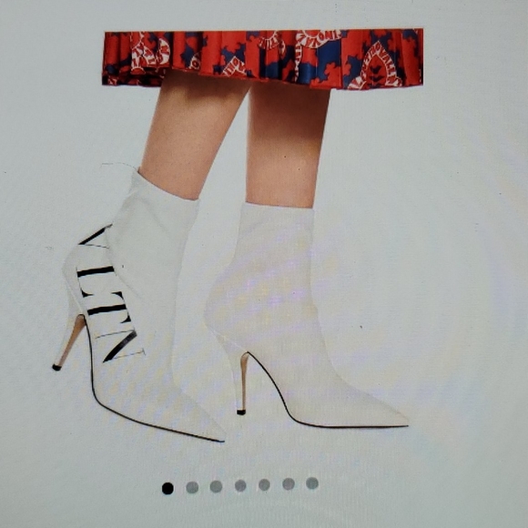 Authentic Valention logo boots. - Picture 8 of 8